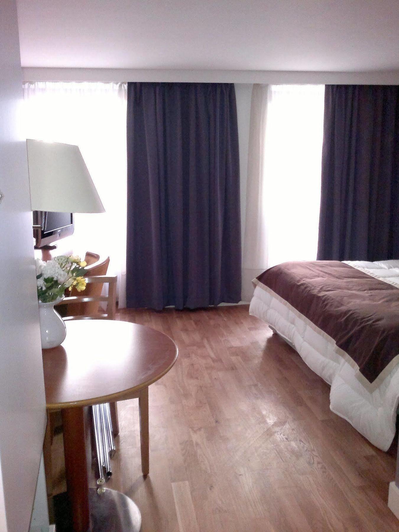 Metropolitain Hotel Paris